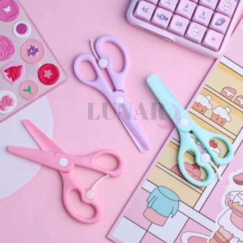 قیچی کاغذ پاستلی